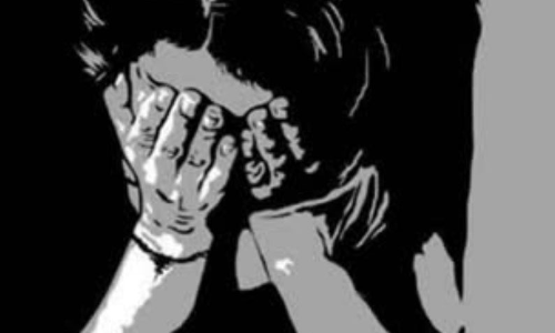 கல்லூரிக்கு அழைத்து செல்வதாக கூறி காரில் கடத்தி  மைனர் பெண் கற்பழிப்பு; வாலிபர் கைது