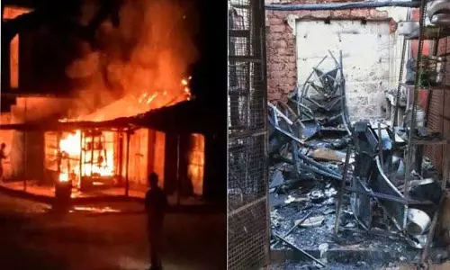 2 கடைகளில் பயங்கர தீ; பல லட்சம் ரூபாய் பொருட்கள் சேதம்