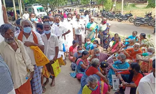 கலெக்டர் அலுவலகத்தில் அடுத்தடுத்த ஆர்ப்பாட்டங்களால் பரபரப்பு கலெக்டர் அலுவலகத்தில் அடுத்தடுத்த ஆர்ப்பாட்டங்களால் பரபரப்பு