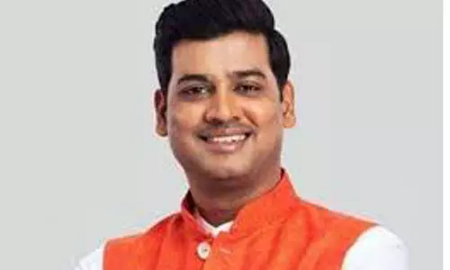 சஞ்சய் ராவத் வார்த்தைகளை கவனமாக பயன்படுத்த வேண்டும்- ஸ்ரீகாந்த் ஷிண்டே எம்.பி. கூறுகிறார் சஞ்சய் ராவத் வார்த்தைகளை கவனமாக பயன்படுத்த வேண்டும்- ஸ்ரீகாந்த் ஷிண்டே எம்.பி. கூறுகிறார்