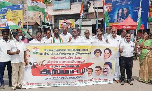 அக்னிபத் திட்டத்தை எதிர்த்து காங்கிரஸ் கட்சி ஆர்ப்பாட்டம் அக்னிபத் திட்டத்தை எதிர்த்து காங்கிரஸ் கட்சி ஆர்ப்பாட்டம்