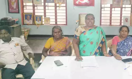 வட்டார அலுவலரிடம் செல்போன்களை ஒப்படைக்கும் போராட்டம் நாளை நடக்கிறது வட்டார அலுவலரிடம் செல்போன்களை ஒப்படைக்கும் போராட்டம் நாளை நடக்கிறது