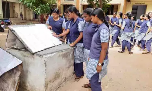 கரூர் மாவட்டத்தில் 11-ம் வகுப்பு பொதுத்தேர்வில் 87.28 சதவீதம் பேர் தேர்ச்சி