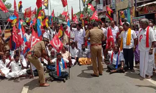 குளித்தலை அரசு மருத்துவமனையை மாவட்ட அரசு தலைமை மருத்துவமனையாக செயல்படுத்திட வலியுறுத்தி போராட்டம் குளித்தலை அரசு மருத்துவமனையை மாவட்ட அரசு தலைமை மருத்துவமனையாக செயல்படுத்திட வலியுறுத்தி போராட்டம்