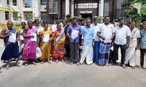 அடிப்படை வசதிகள் கேட்டு கிராமமக்கள் மனு அடிப்படை வசதிகள் கேட்டு கிராமமக்கள் மனு