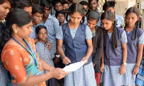 பிளஸ்-1 பொதுத்தேர்வில் 87.41 சதவீதம் பேர் தேர்ச்சி பிளஸ்-1 பொதுத்தேர்வில் 87.41 சதவீதம் பேர் தேர்ச்சி
