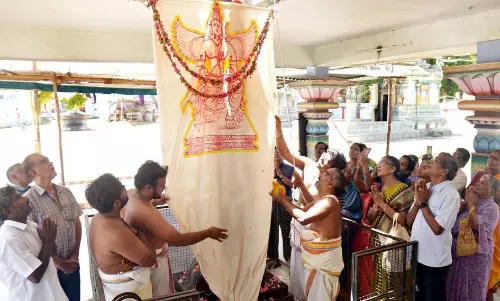 திண்டுக்கல் மலையடிவாரம் சீனிவாச பெருமாள் கோவிலில் ஆனி திருவிழா கொடியேற்றம் திண்டுக்கல் மலையடிவாரம் சீனிவாச பெருமாள் கோவிலில் ஆனி திருவிழா கொடியேற்றம்