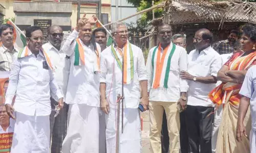 காங்கிரஸ் கட்சியினர் ஆர்ப்பாட்டம் காங்கிரஸ் கட்சியினர் ஆர்ப்பாட்டம்