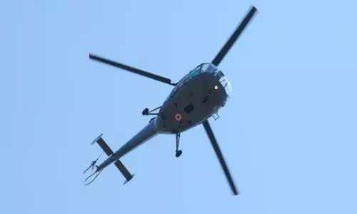 மும்பையில் ஓஎன்ஜிசி பணியாளர்களை ஏற்றிச்சென்ற ஹெலிகாப்டர் கடலில் தரையிறக்கப்பட்டதால் பரபரப்பு; மீட்புப்பணி தீவிரம்!