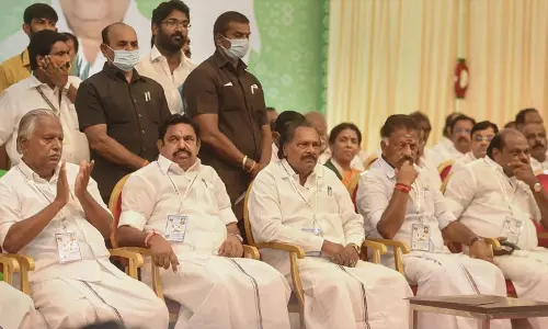 அதிமுக பொதுக்குழு விவகாரம்; ஈபிஎஸ் தரப்புக்கு எதிராக ஐகோர்ட்டில் அவமதிப்பு வழக்கு