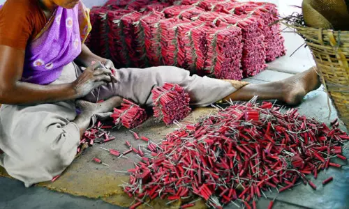 விருதுநகர்: 161 பட்டாசு ஆலைகள் மீண்டும் செயல்பட அனுமதி