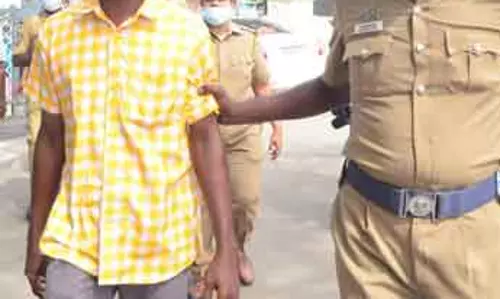 புகார் மீது நடவடிக்கை எடுக்காத சப்-இன்ஸ்பெக்டர் பணியிடை நீக்கம்