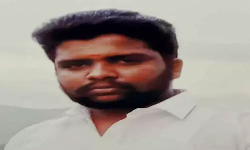 இருசக்கர வாகனத்தை பறித்து சென்ற டிரைவர் கைது