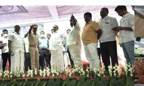 அமைச்சர் எ.வ.வேலு பார்வையிட்டார்