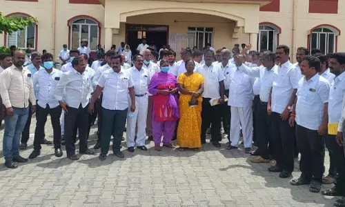 வக்கீல்கள் ஆர்ப்பாட்டம் வக்கீல்கள் ஆர்ப்பாட்டம்