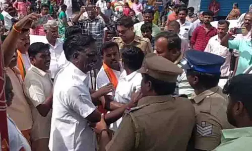 குளித்தலையில் பா.ஜனதா-தி.மு.க.வினர் இடையே வாக்குவாதம்; 24 பேர் கைது குளித்தலையில் பா.ஜனதா-தி.மு.க.வினர் இடையே வாக்குவாதம்; 24 பேர் கைது