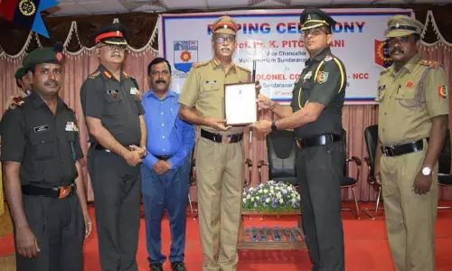 பல்கலைக்கழக துணைவேந்தருக்கு தேசிய மாணவர் படையில் கவுரவ பதவி பல்கலைக்கழக துணைவேந்தருக்கு தேசிய மாணவர் படையில் கவுரவ பதவி