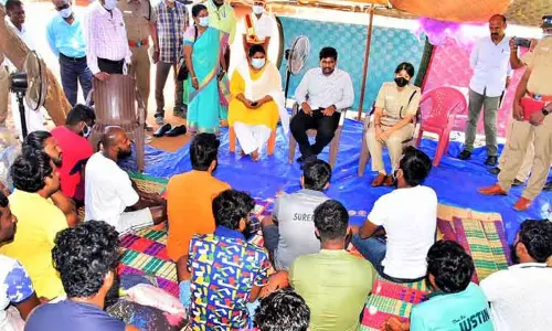 சிறப்பு முகாமில் அயலக தமிழர் நலன் மறுவாழ்வுத்துறை ஆணையர் ஆய்வு