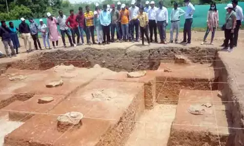 கீழடி, கொந்தகை அகழ்வாராய்ச்சி பணிகளை மராட்டிய பொதுப்பணித்துறை அதிகாரிகள் ஆய்வு