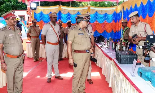 தமிழக தீயணைப்புத்துறை டி.ஜி.பி. திடீர் ஆய்வு தமிழக தீயணைப்புத்துறை டி.ஜி.பி. திடீர் ஆய்வு