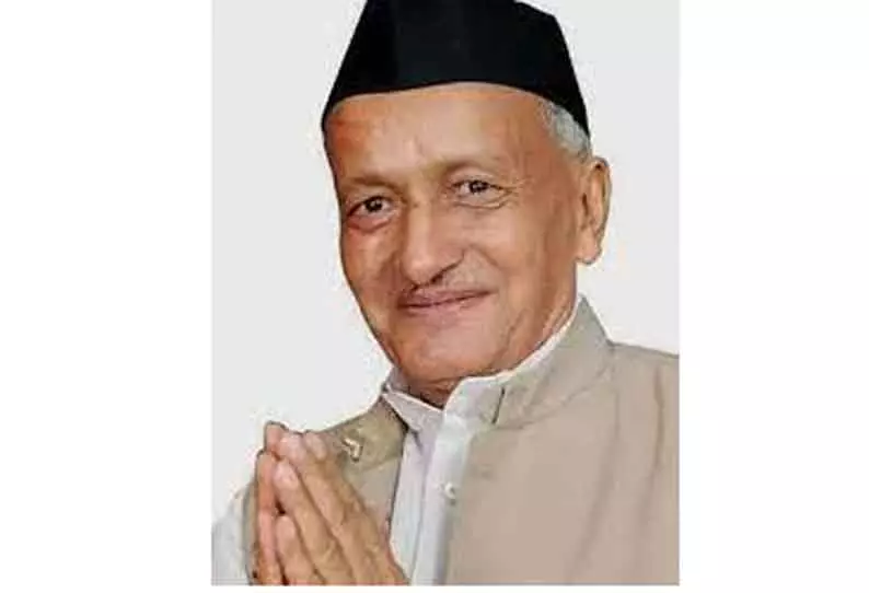 மராட்டிய கவர்னருடன் பட்னாவிஸ் திடீர் சந்திப்பு- சட்டசபையில் பலப்பரீட்சைக்கு வலியுறுத்தல் மராட்டிய கவர்னருடன் பட்னாவிஸ் திடீர் சந்திப்பு- சட்டசபையில் பலப்பரீட்சைக்கு வலியுறுத்தல்