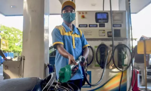 சென்னையில் 39-வது நாளாக ஒரே விலையில் நீடிக்கும் பெட்ரோல், டீசல்...! சென்னையில் 39-வது நாளாக ஒரே விலையில் நீடிக்கும் பெட்ரோல், டீசல்...!
