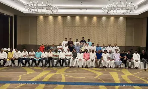 மராட்டிய அரசியல்; அதிருப்தி எம்.எல்.ஏ.க்கள் இன்று கோவா பயணம் மராட்டிய அரசியல்; அதிருப்தி எம்.எல்.ஏ.க்கள் இன்று கோவா பயணம்