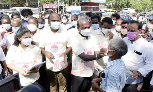 4 மணி நேரத்தில் 67 ஆயிரம் பேருக்கு இலவச முககவசம் - அமைச்சர் மா.சுப்பிரமணியன் வழங்கினார்