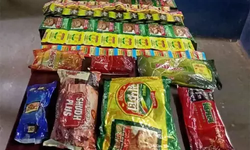 ரெயிலில் புகையிலை பொருட்கள் கடத்தல் ரெயிலில் புகையிலை பொருட்கள் கடத்தல்