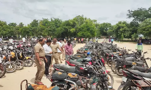 353 வாகனங்கள் ரூ.18¾ லட்சத்துக்கு ஏலம் 353 வாகனங்கள் ரூ.18¾ லட்சத்துக்கு ஏலம்