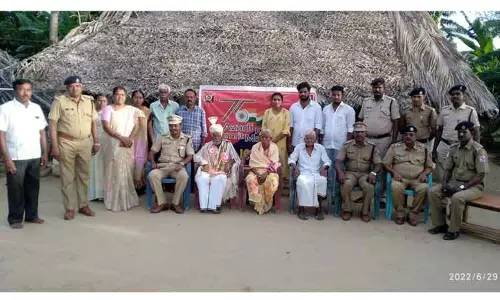 சுதந்திர போராட்ட தியாகிக்கு நினைவு பரிசு சுதந்திர போராட்ட தியாகிக்கு நினைவு பரிசு