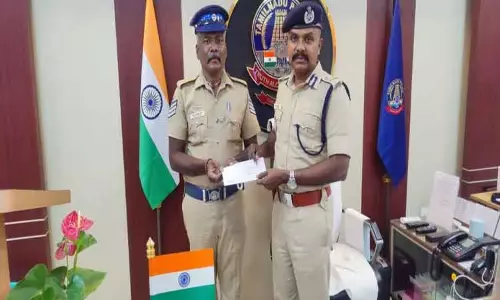 போலீஸ் நிலையங்களில் கமிஷனர் திடீர் ஆய்வு