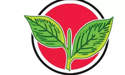 புதுவை அ.தி.மு.க. நிர்வாகிகள் யாருக்கு ஆதரவு? புதுவை அ.தி.மு.க. நிர்வாகிகள் யாருக்கு ஆதரவு?