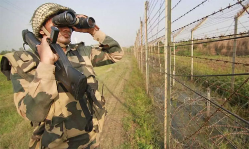 எல்லைப் பகுதியில் பாகிஸ்தானின் ட்ரோன் நடமாட்டம்: தயார் நிலையில் ட்ரோன் வேட்டை படை..! எல்லைப் பகுதியில் பாகிஸ்தானின் ட்ரோன் நடமாட்டம்: தயார் நிலையில் ட்ரோன் வேட்டை படை..!