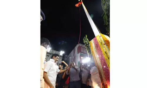 ராணிப்பேட்டையில் முதல்-அமைச்சர் மு.க.ஸ்டாலின் தி.மு.க. கொடி ஏற்றினார் ராணிப்பேட்டையில் முதல்-அமைச்சர் மு.க.ஸ்டாலின் தி.மு.க. கொடி ஏற்றினார்