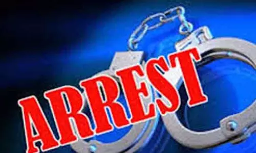 கன்டெய்னர் லாரியில் கடத்திய 450 கிலோ புகையிலை பொருட்கள் பறிமுதல்; 3 பேர் கைது கன்டெய்னர் லாரியில் கடத்திய 450 கிலோ புகையிலை பொருட்கள் பறிமுதல்; 3 பேர் கைது