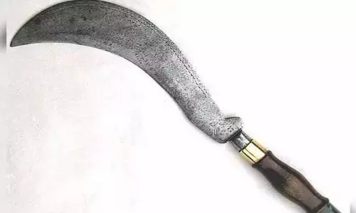 வியாபாரிக்கு அரிவாள் வெட்டு வியாபாரிக்கு அரிவாள் வெட்டு