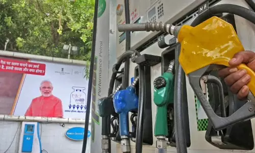 சென்னையில் 40-வது நாளாக ஒரே விலையில் நீடிக்கும் பெட்ரோல், டீசல்...! சென்னையில் 40-வது நாளாக ஒரே விலையில் நீடிக்கும் பெட்ரோல், டீசல்...!