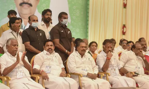ஜூலை 11ல் நடைபெற உள்ள அதிமுக பொதுக்குழு கூட்டத்திற்கு தடை விதிக்க முடியாது - சென்னை ஐகோர்ட்டு ஜூலை 11ல் நடைபெற உள்ள அதிமுக பொதுக்குழு கூட்டத்திற்கு தடை விதிக்க முடியாது - சென்னை ஐகோர்ட்டு