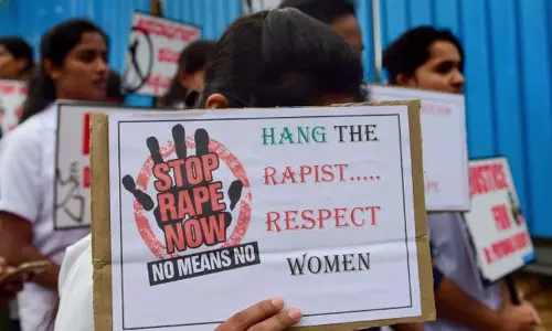 5 வயது சிறுமி பாலியல் வன்கொடுமை செய்து கொலை; 22 வயது இளைஞனுக்கு தூக்கு 5 வயது சிறுமி பாலியல் வன்கொடுமை செய்து கொலை; 22 வயது இளைஞனுக்கு தூக்கு