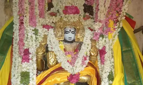 குருபகவான் கோவிலில் சிறப்பு வழிபாடு குருபகவான் கோவிலில் சிறப்பு வழிபாடு