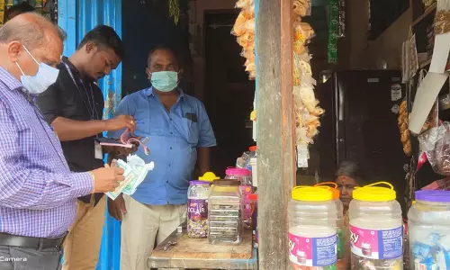 புகையிலை பொருட்கள் விற்ற கடைக்காரர்களுக்கு அபராதம் புகையிலை பொருட்கள் விற்ற கடைக்காரர்களுக்கு அபராதம்