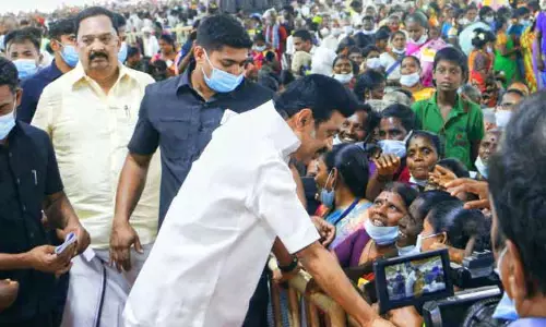 71,103 பயனாளிகளுக்கு ரூ.267 கோடியில் நலத்திட்ட உதவிகள் முதல்-அமைச்சர் மு.க.ஸ்டாலின் வழங்கினார் 71,103 பயனாளிகளுக்கு ரூ.267 கோடியில் நலத்திட்ட உதவிகள் முதல்-அமைச்சர் மு.க.ஸ்டாலின் வழங்கினார்