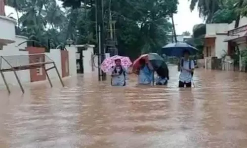 கர்நாடக கடலோர மாவட்டங்களில் விடிய, விடிய கனமழை; பொதுமக்களின் இயல்பு வாழ்க்கை பாதிப்பு கர்நாடக கடலோர மாவட்டங்களில் விடிய, விடிய கனமழை; பொதுமக்களின் இயல்பு வாழ்க்கை பாதிப்பு