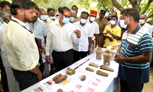மயிலாடும்பாறையில் நடந்து வரும் அகழாய்வு பணிகளை கலெக்டர் நேரில் ஆய்வு மயிலாடும்பாறையில் நடந்து வரும் அகழாய்வு பணிகளை கலெக்டர் நேரில் ஆய்வு