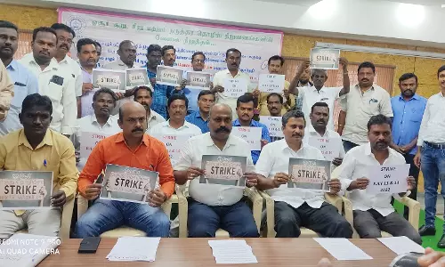 ஓசூரில், 2 நாட்கள் சிறு, குறு மற்றும் நடுத்தர தொழிற்சாலைகள் வேலைநிறுத்த போராட்டம்-சங்க தலைவர் பேட்டி ஓசூரில், 2 நாட்கள் சிறு, குறு மற்றும் நடுத்தர தொழிற்சாலைகள் வேலைநிறுத்த போராட்டம்-சங்க தலைவர் பேட்டி