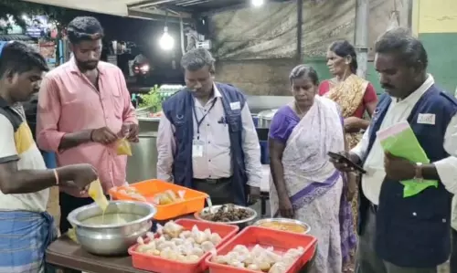 உணவு பாதுகாப்புத்துறை அதிகாரிகள் அதிரடி சோதனை உணவு பாதுகாப்புத்துறை அதிகாரிகள் அதிரடி சோதனை