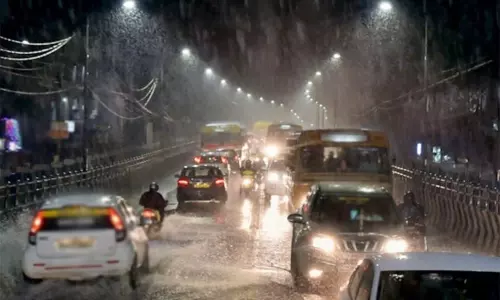 சென்னை மற்றும் புறநகரின் பல்வேறு பகுதிகளில் பரவலாக மழை