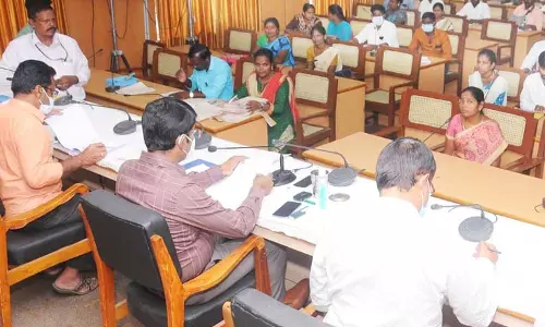சுயதொழில் தொடங்க தேர்வான 170 பேருக்கு ஆணை சுயதொழில் தொடங்க தேர்வான 170 பேருக்கு ஆணை