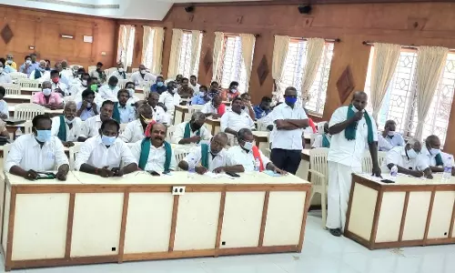 கர்நாடகத்துக்கு ஆதரவாக காவிரி ஆணையம் செயல்படுவதை தடுத்து நிறுத்த வேண்டும்- விவசாயிகள் கர்நாடகத்துக்கு ஆதரவாக காவிரி ஆணையம் செயல்படுவதை தடுத்து நிறுத்த வேண்டும்- விவசாயிகள்
